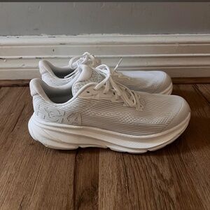 White Hoka clifton 9